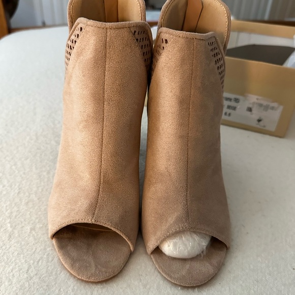 Yoki Peek Toe Bootie - Picture 10 of 10